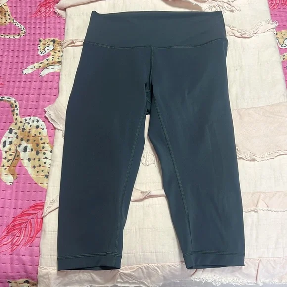 Lululemon Grey size 8 Wunder Under leggings cropped 17” inseam - Picture 4 of 10